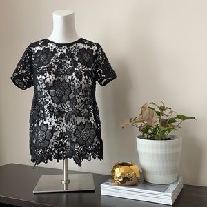 LAST CHANCE ✨ Black lacy blouse